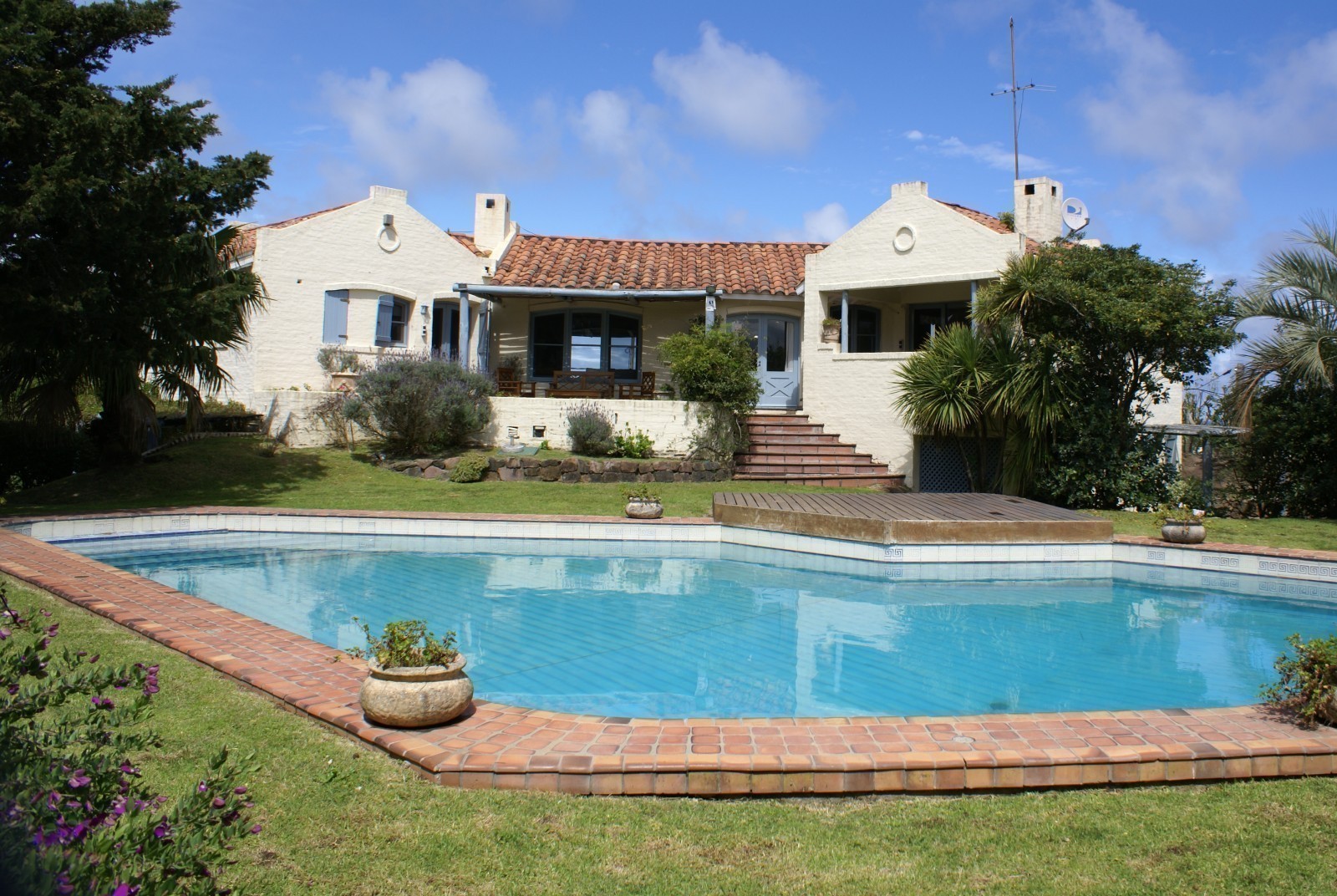 Importante propiedad en alquiler en La Barra con vistas al mar 